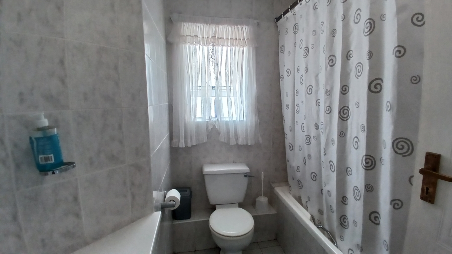 To Let 2 Bedroom Property for Rent in Summerstrand Eastern Cape